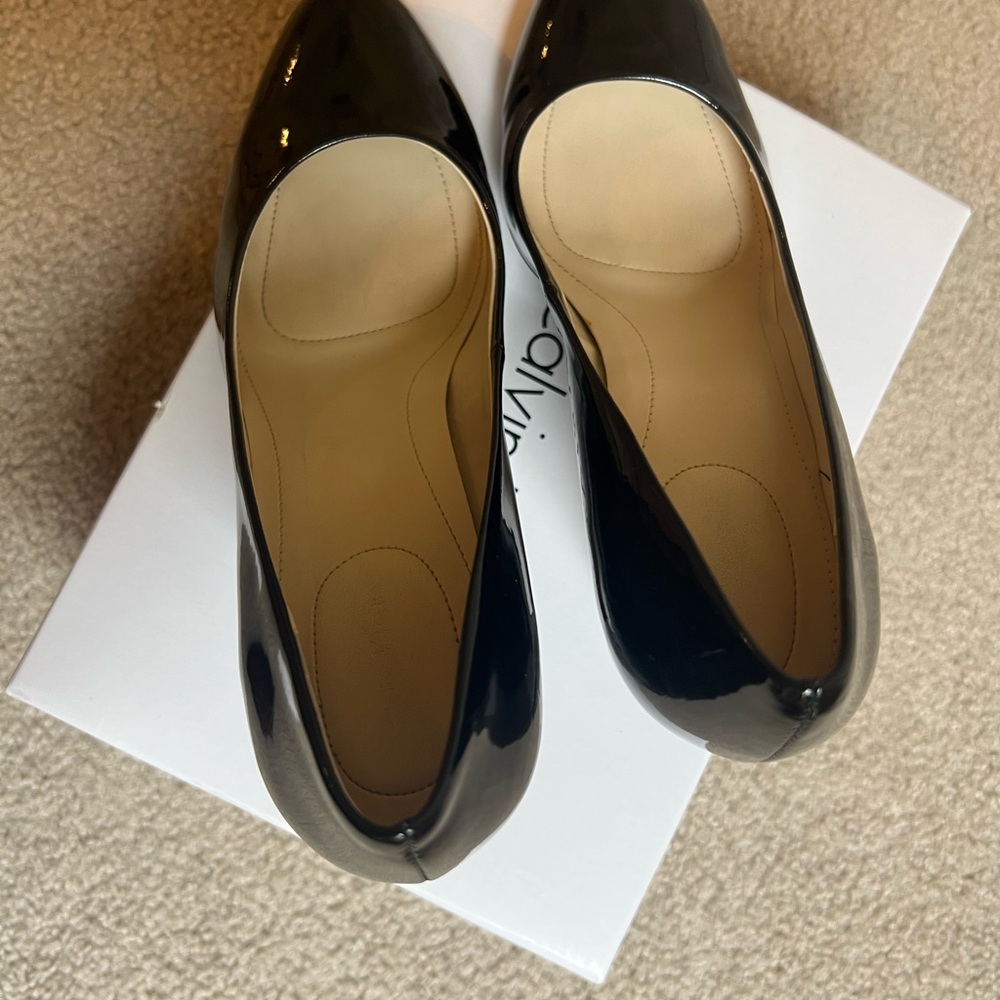 Calvin Klein Chunky Patent 4” Heels “Olive” - Picture 3 of 8